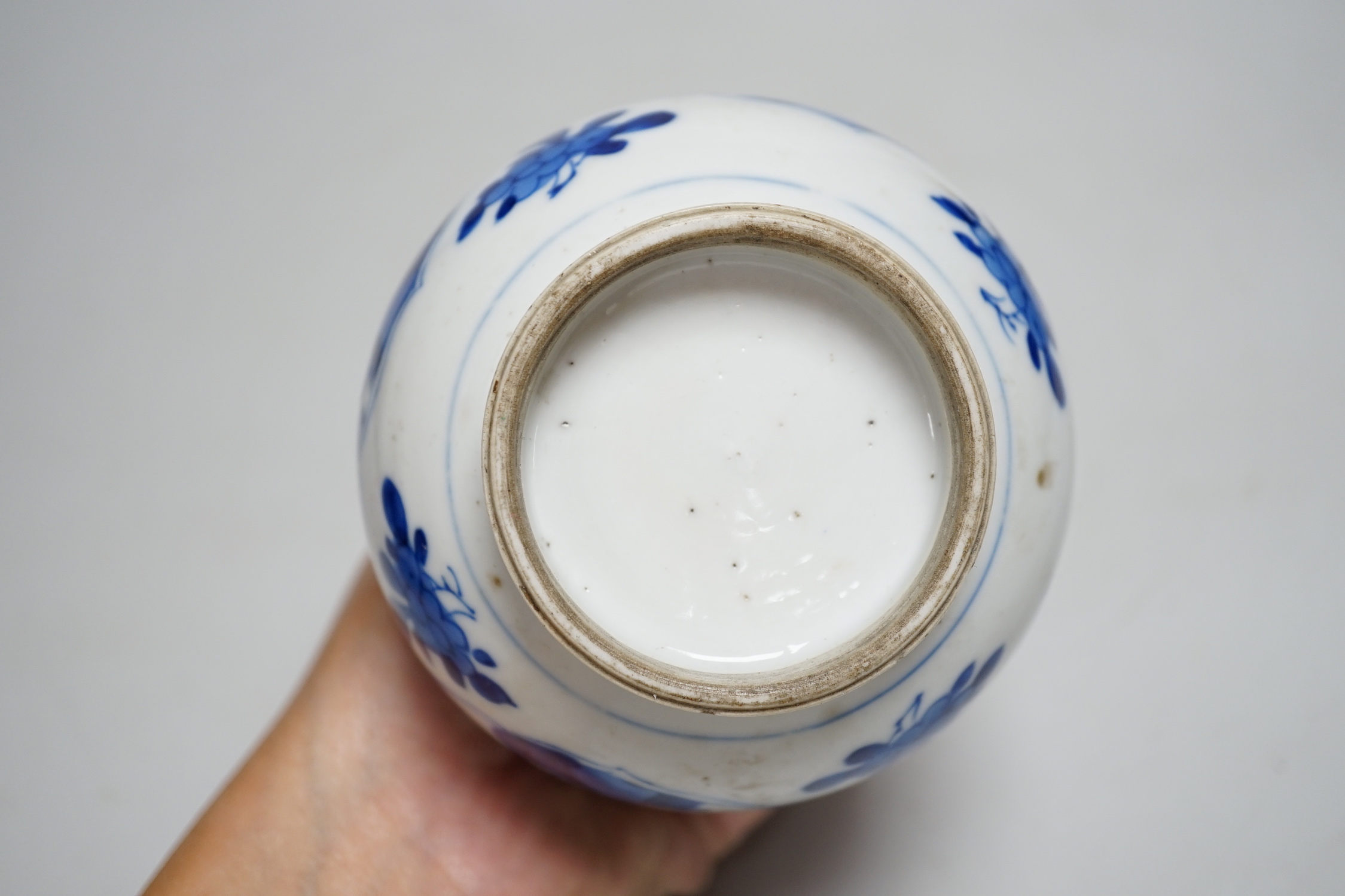 A Chinese blue and white garlic neck bottle, Kangxi period, 16cm, neck cut down